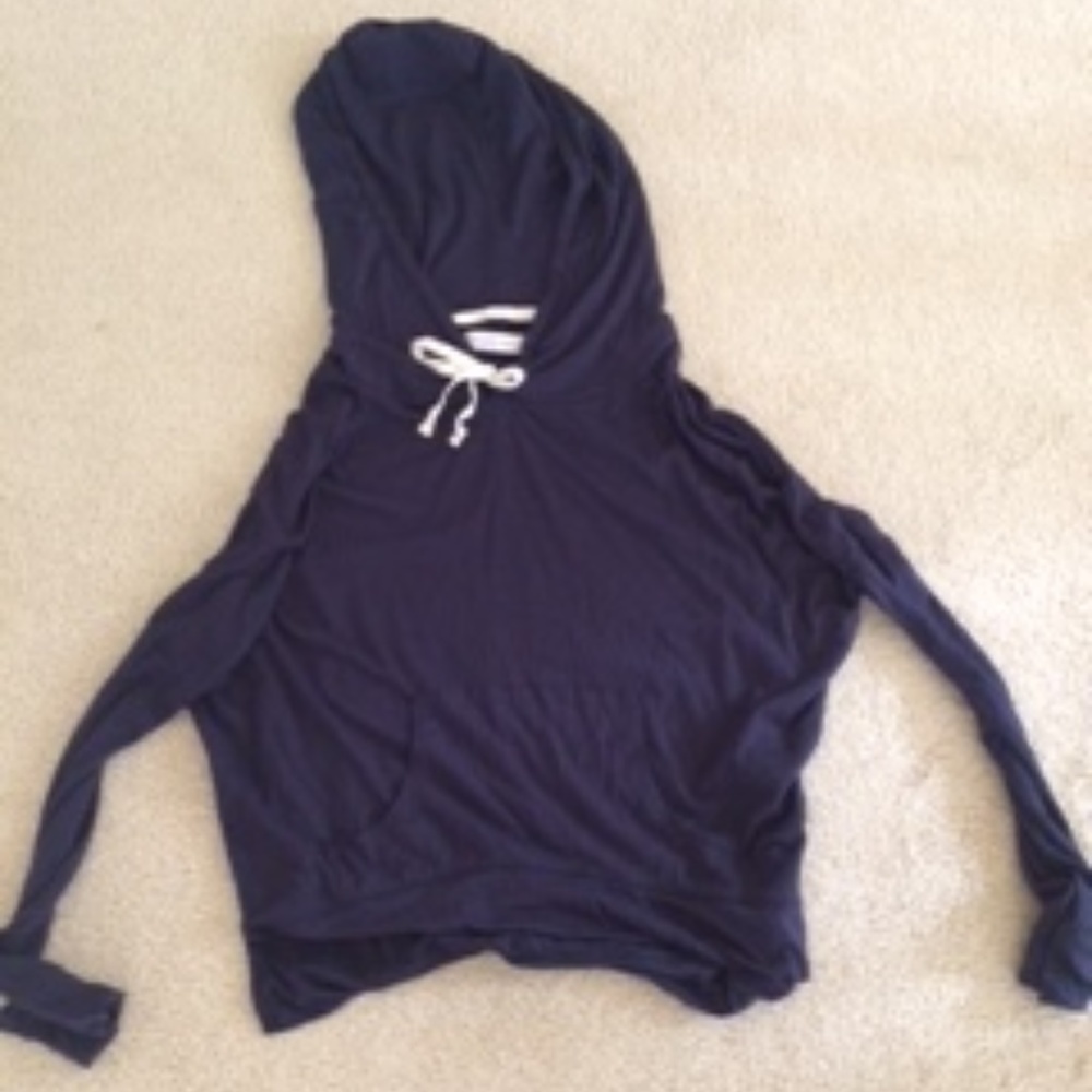 Light Pullover Hooded Sweater